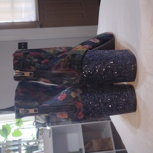 Not Rated brand, beautiful velvet/floral print/ glitter heel bootie - Picture 6 of 9